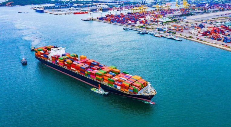 Container terminal Cargo ships with full container receipts to import and export products worldwide.